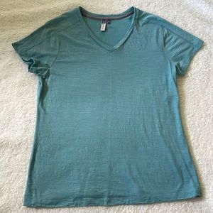 AUTHENTIC EUC short-sleeved Ibex t-shirt
